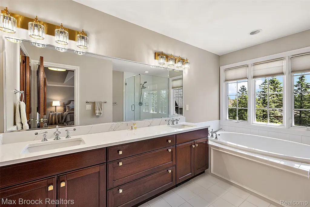 4975 Crestone Way Oakland Charter Township MI 48306