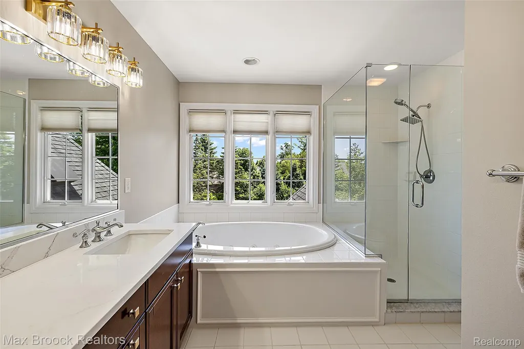 4975 Crestone Way Oakland Charter Township MI 48306