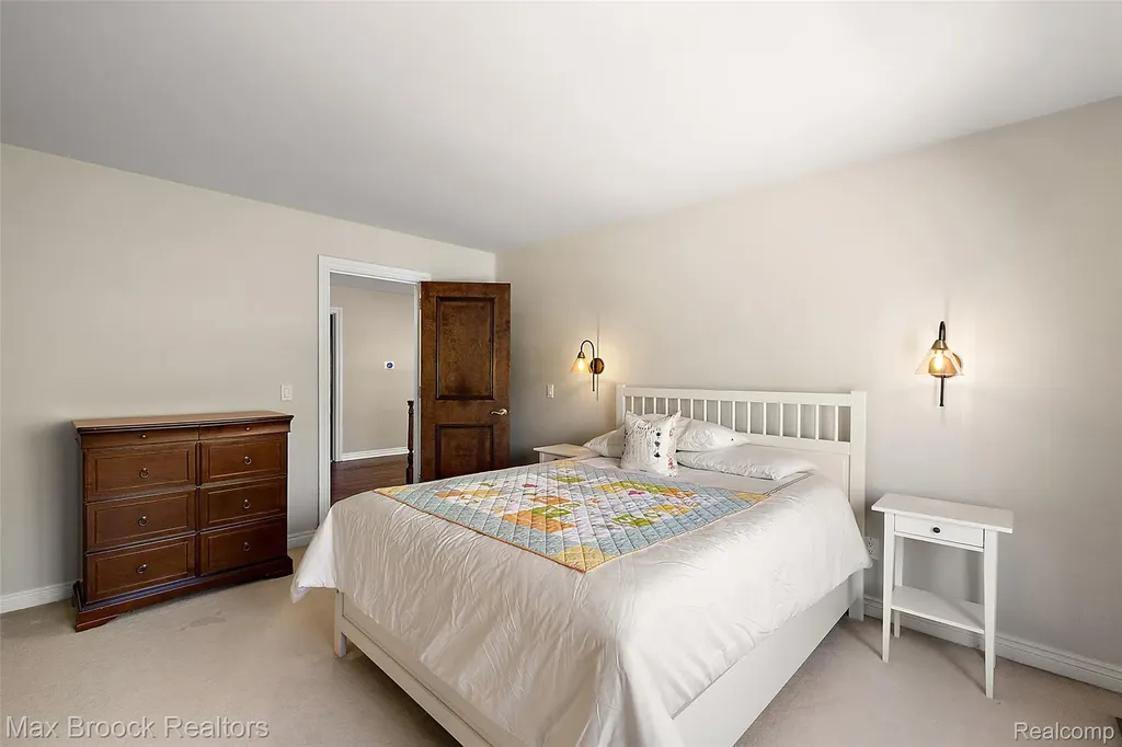 4975 Crestone Way Oakland Charter Township MI 48306