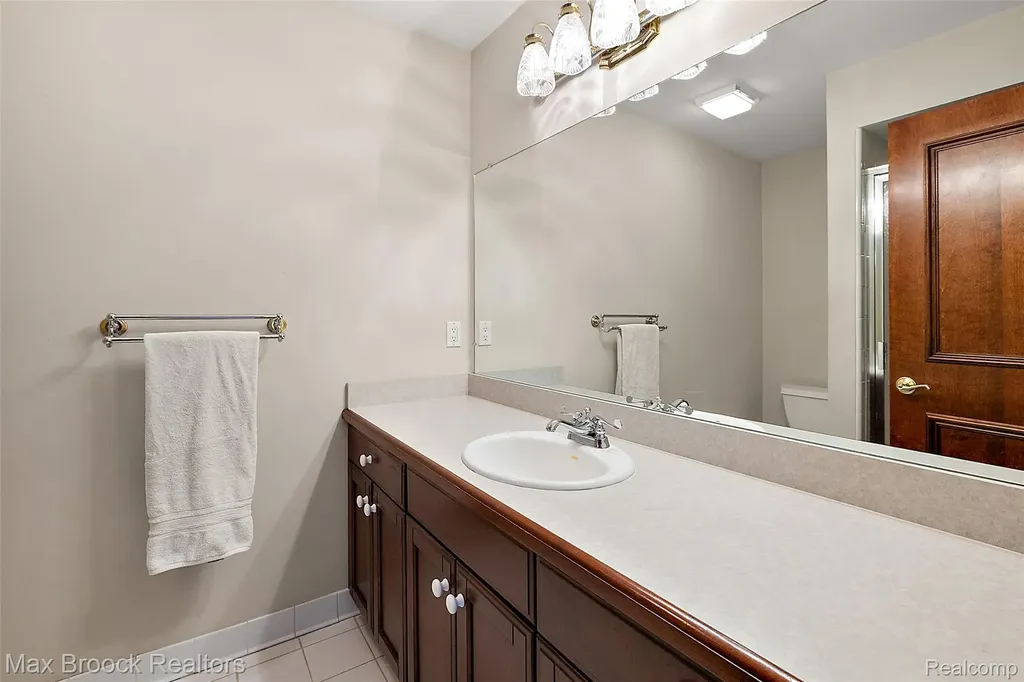 4975 Crestone Way Oakland Charter Township MI 48306