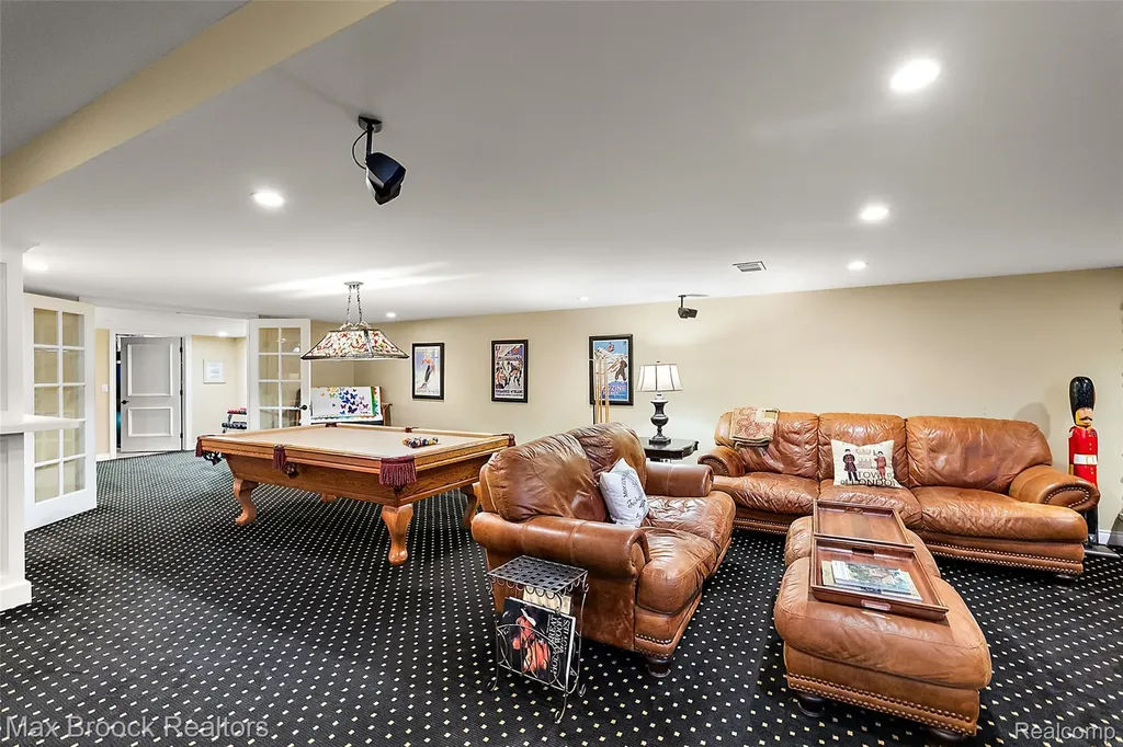 4975 Crestone Way Oakland Charter Township MI 48306