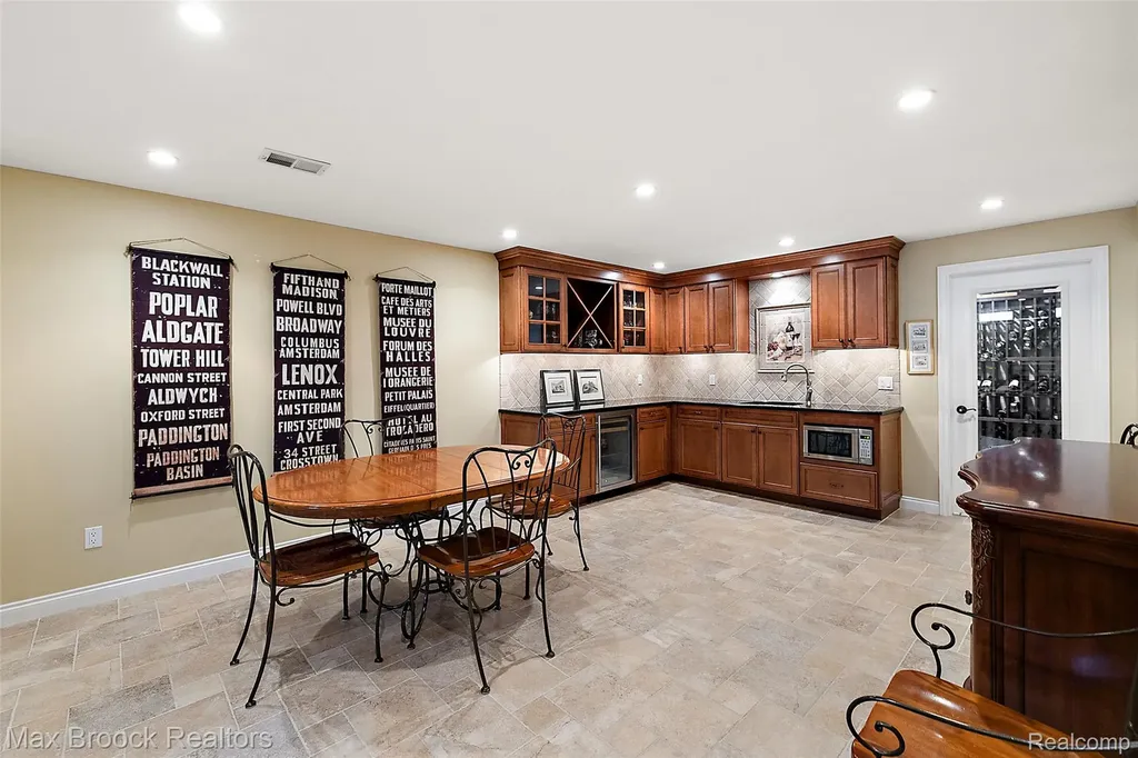 4975 Crestone Way Oakland Charter Township MI 48306