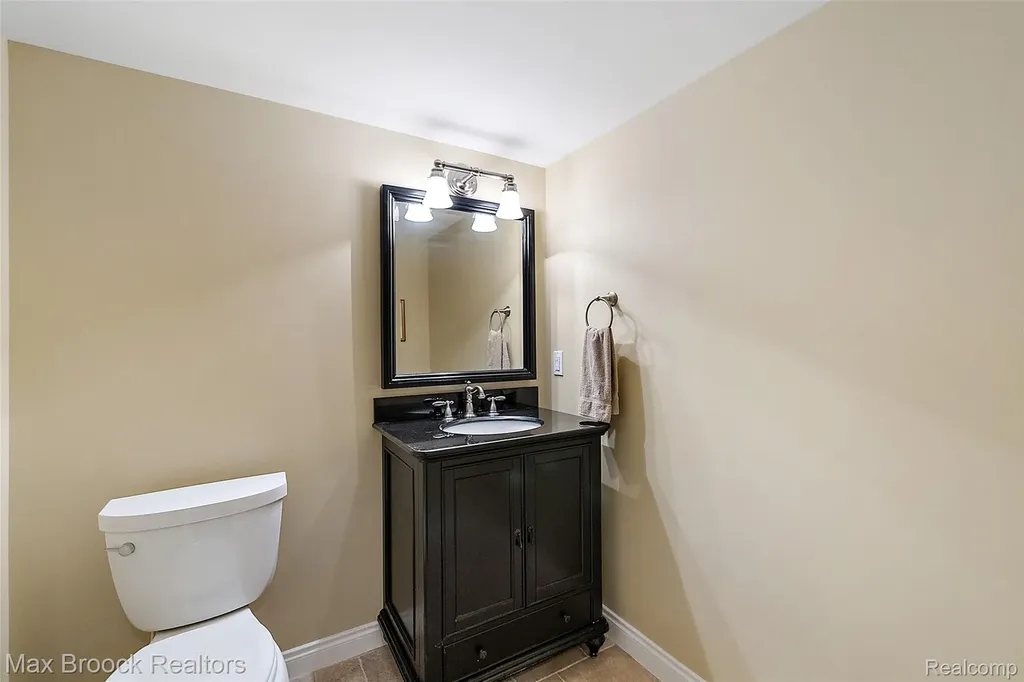 4975 Crestone Way Oakland Charter Township MI 48306