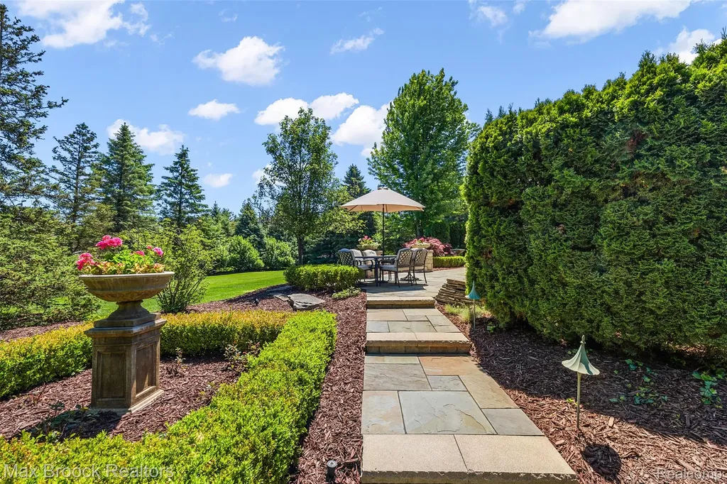 4975 Crestone Way Oakland Charter Township MI 48306