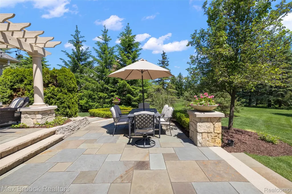 4975 Crestone Way Oakland Charter Township MI 48306