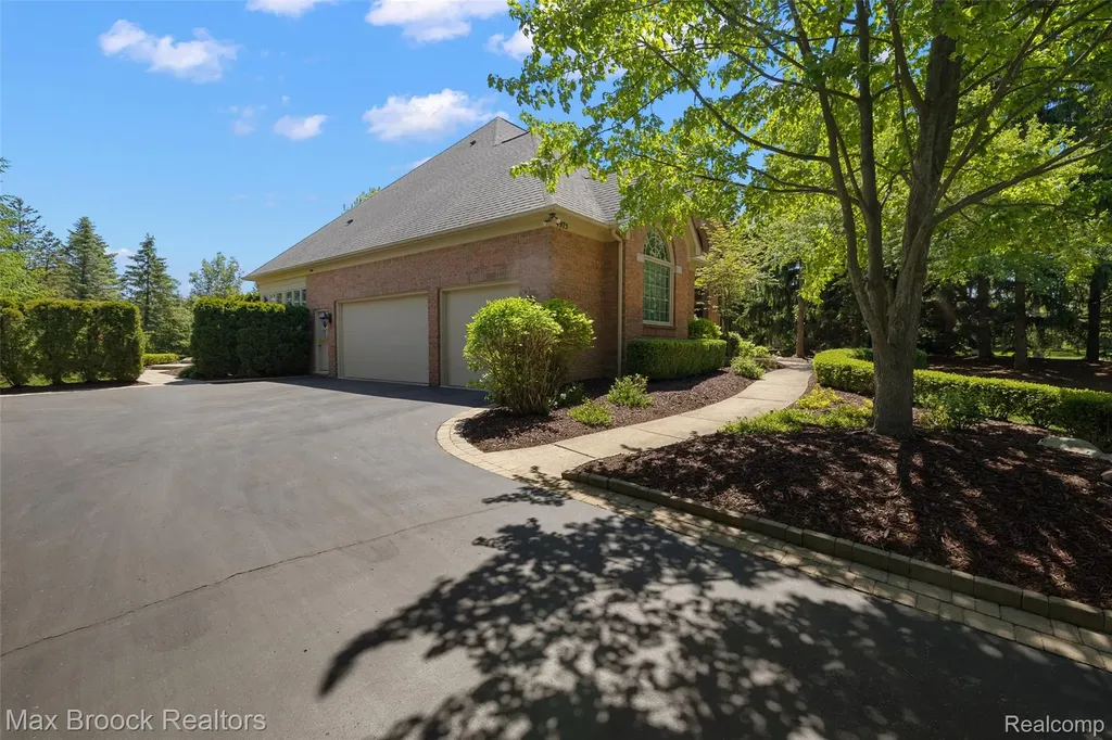 4975 Crestone Way Oakland Charter Township MI 48306