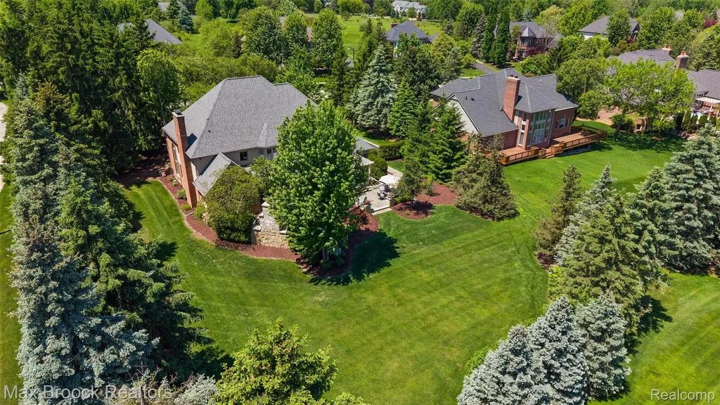 4975 Crestone Way Oakland Charter Township MI 48306