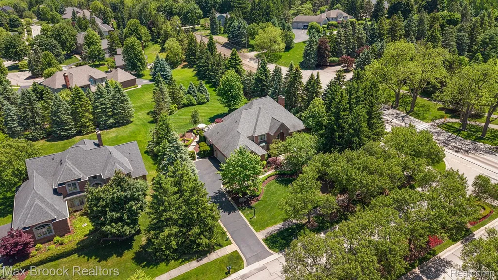 4975 Crestone Way Oakland Charter Township MI 48306