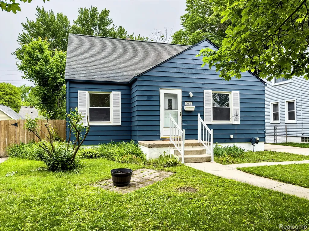 13680 Borgman Street Oak Park City MI 48237