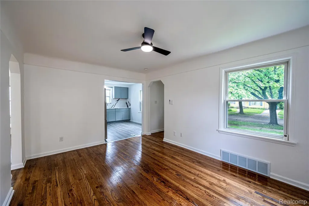 13680 Borgman Street Oak Park City MI 48237