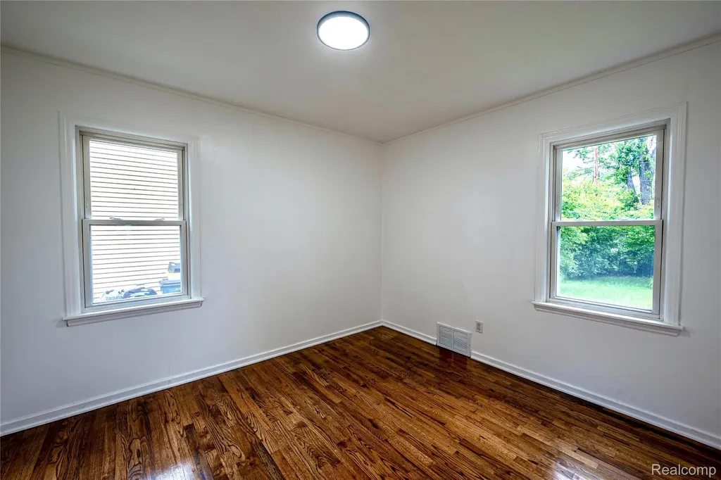 13680 Borgman Street Oak Park City MI 48237