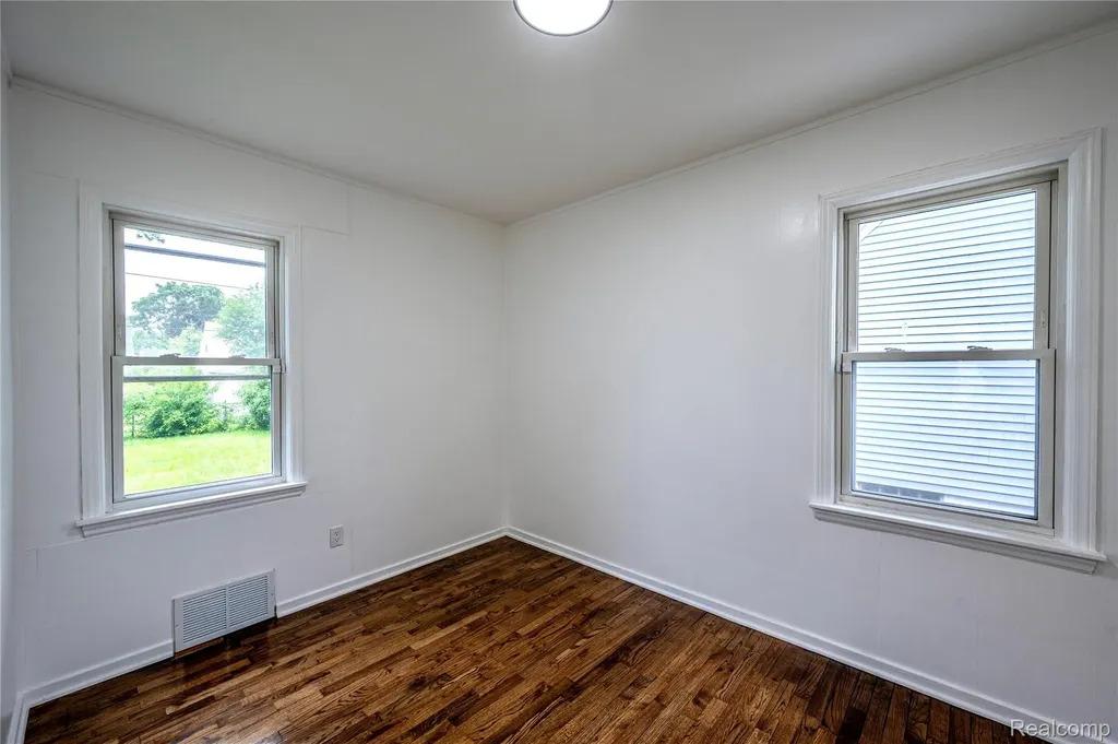 13680 Borgman Street Oak Park City MI 48237