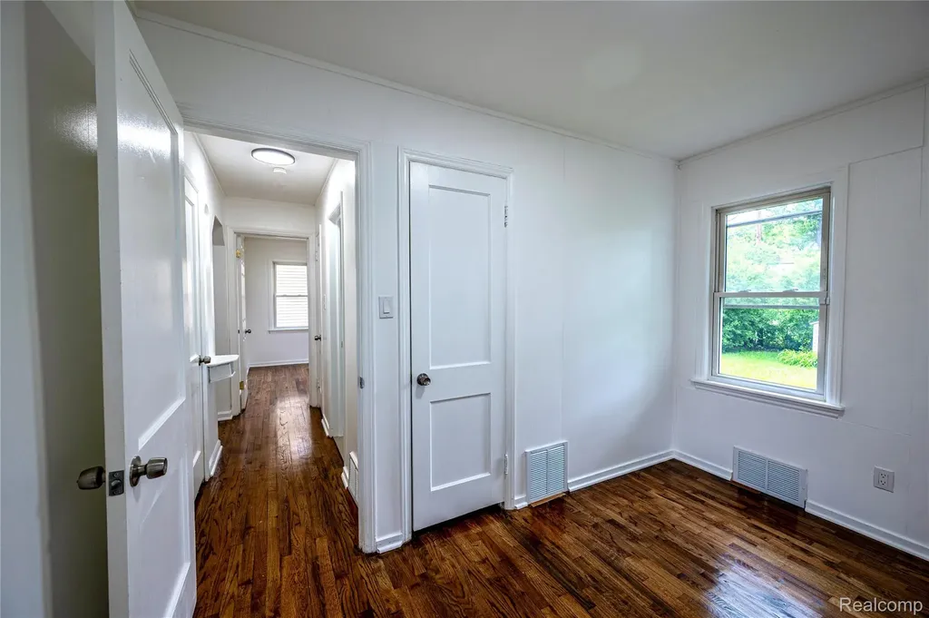 13680 Borgman Street Oak Park City MI 48237
