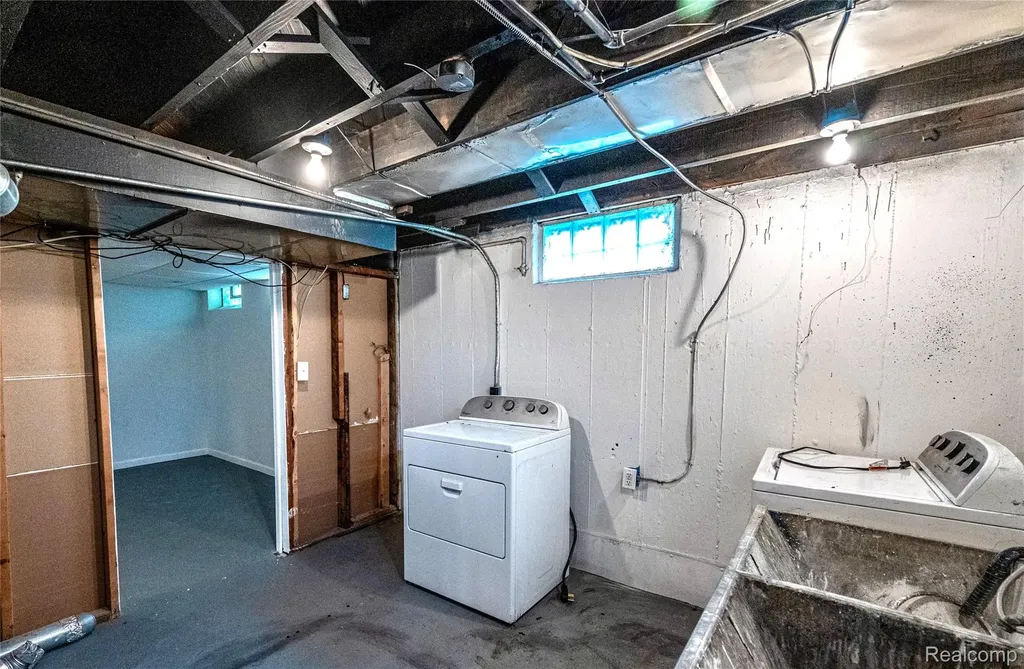 13680 Borgman Street Oak Park City MI 48237