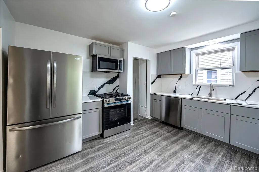 13680 Borgman Street Oak Park City MI 48237