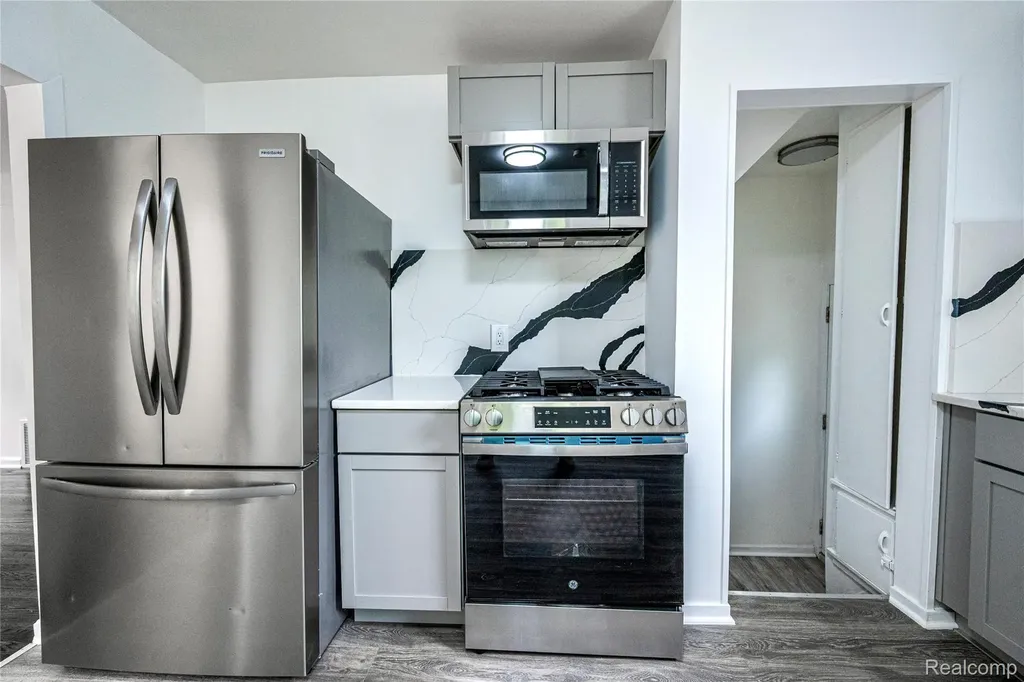 13680 Borgman Street Oak Park City MI 48237