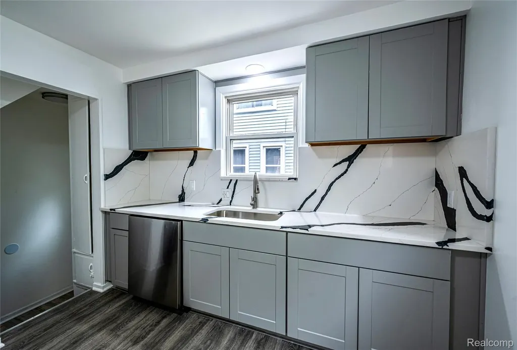 13680 Borgman Street Oak Park City MI 48237