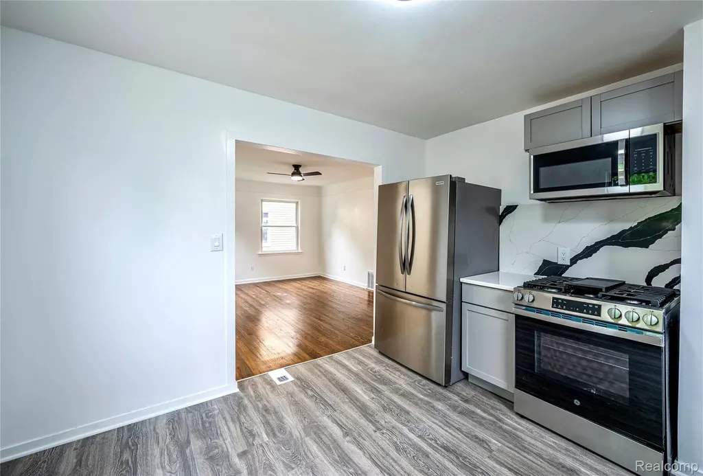 13680 Borgman Street Oak Park City MI 48237