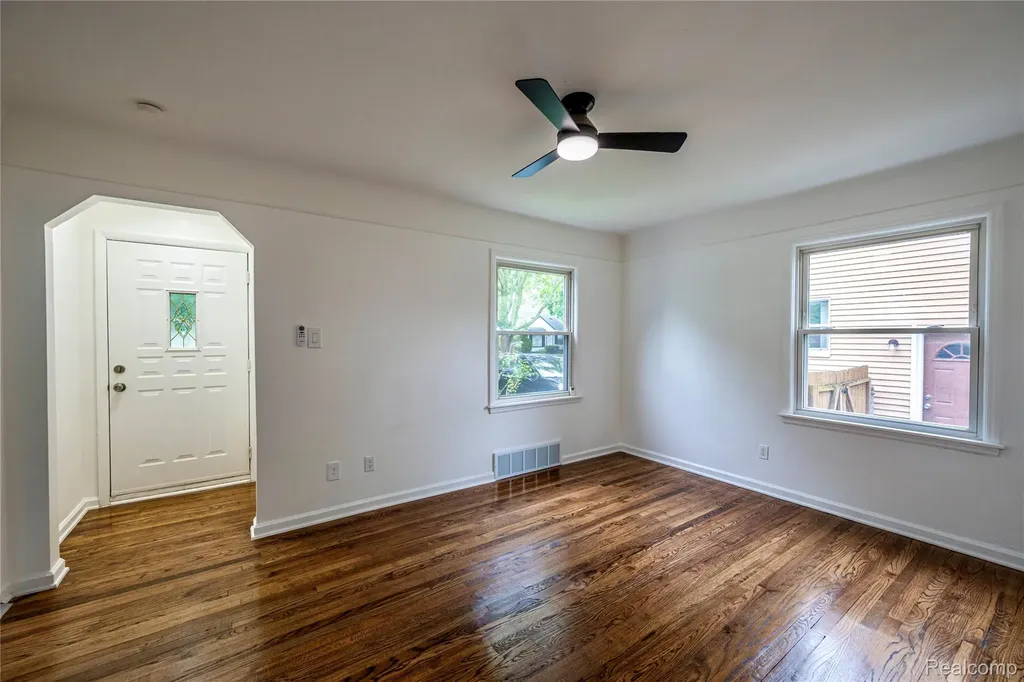 13680 Borgman Street Oak Park City MI 48237
