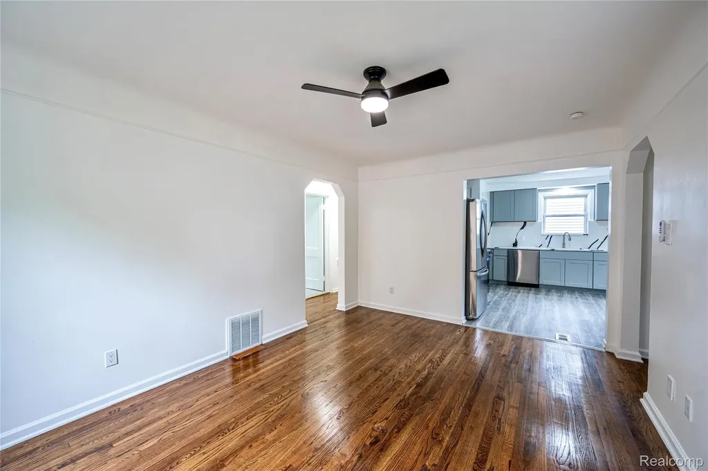 13680 Borgman Street Oak Park City MI 48237