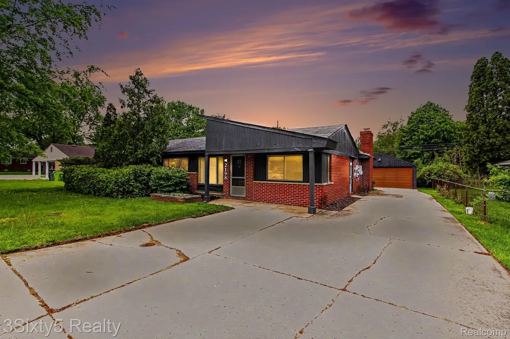 2198 Saint Joseph Street West Bloomfield Charter Township MI 48324