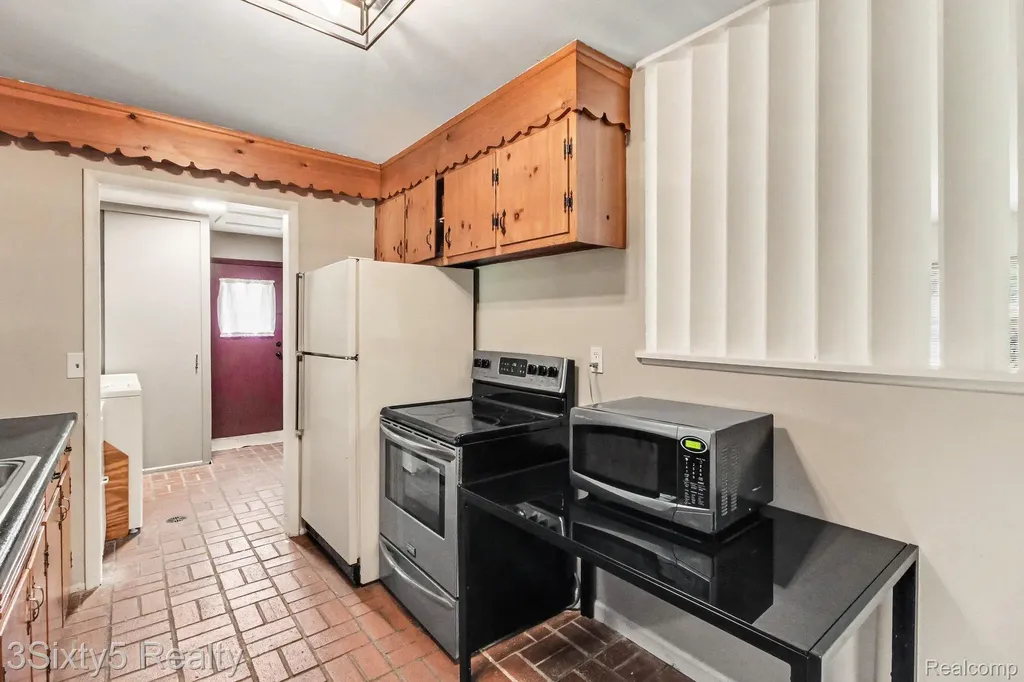 2198 Saint Joseph Street West Bloomfield Charter Township MI 48324