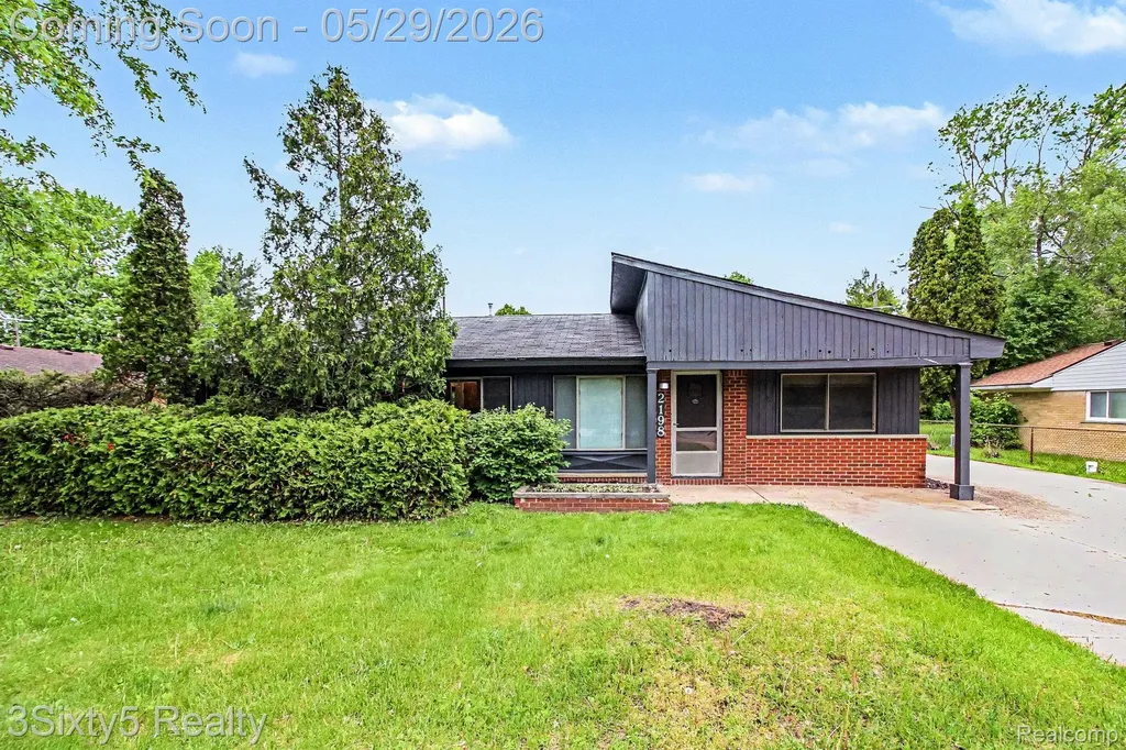 2198 Saint Joseph Street West Bloomfield Charter Township MI 48324
