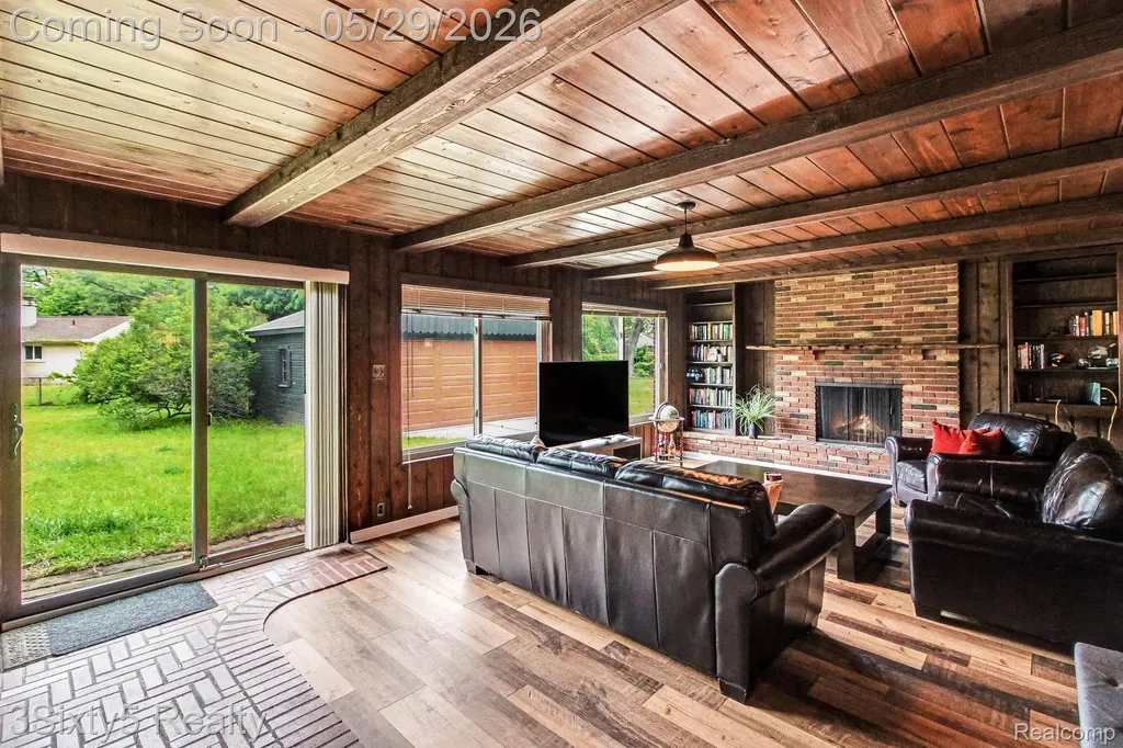 2198 Saint Joseph Street West Bloomfield Charter Township MI 48324