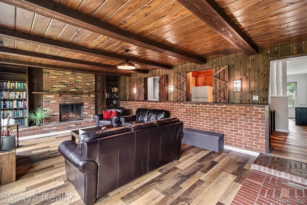 2198 Saint Joseph Street West Bloomfield Charter Township MI 48324