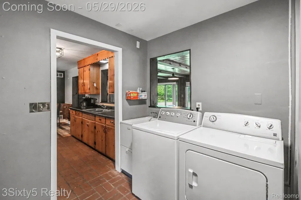 2198 Saint Joseph Street West Bloomfield Charter Township MI 48324