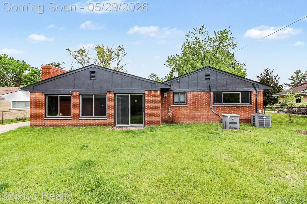 2198 Saint Joseph Street West Bloomfield Charter Township MI 48324