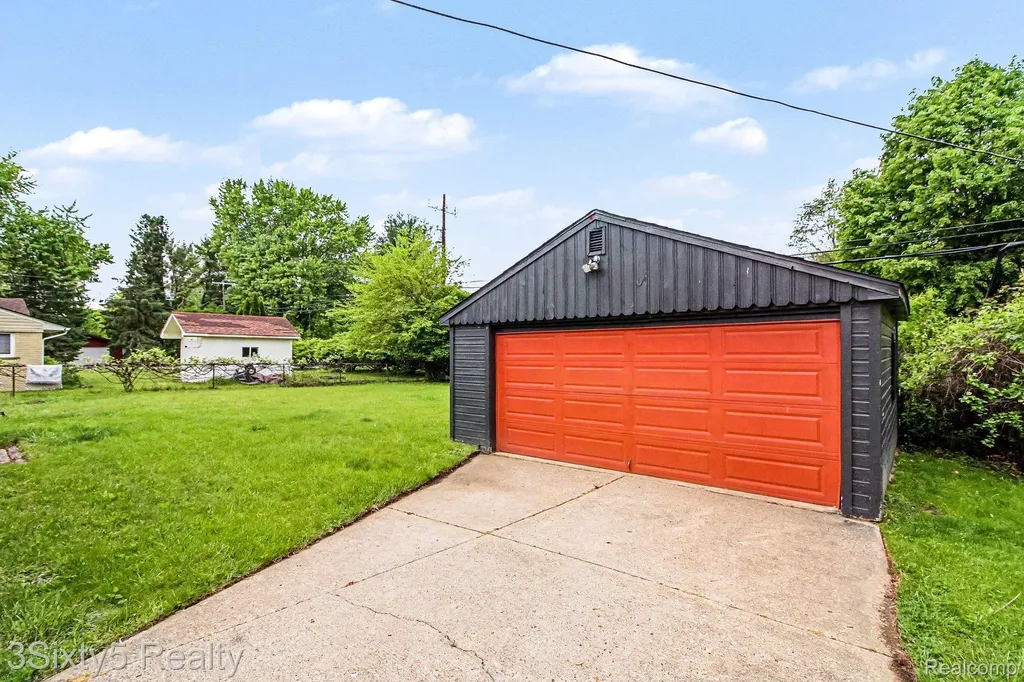 2198 Saint Joseph Street West Bloomfield Charter Township MI 48324