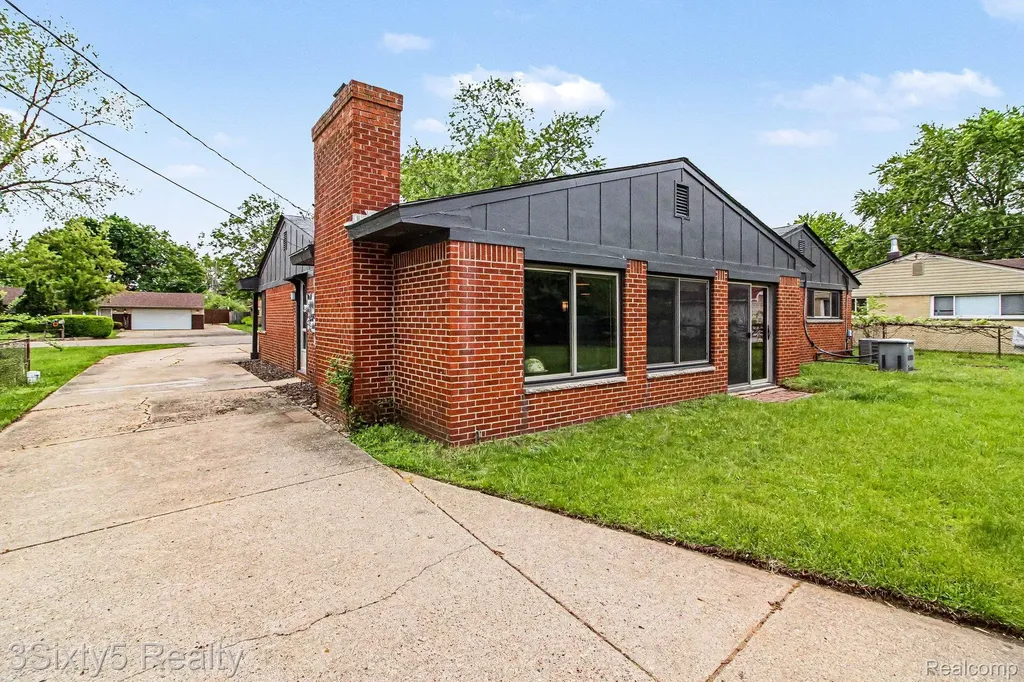 2198 Saint Joseph Street West Bloomfield Charter Township MI 48324