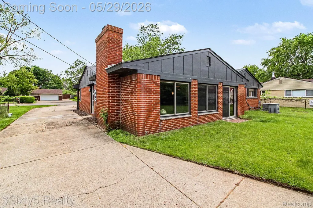 2198 Saint Joseph Street West Bloomfield Charter Township MI 48324