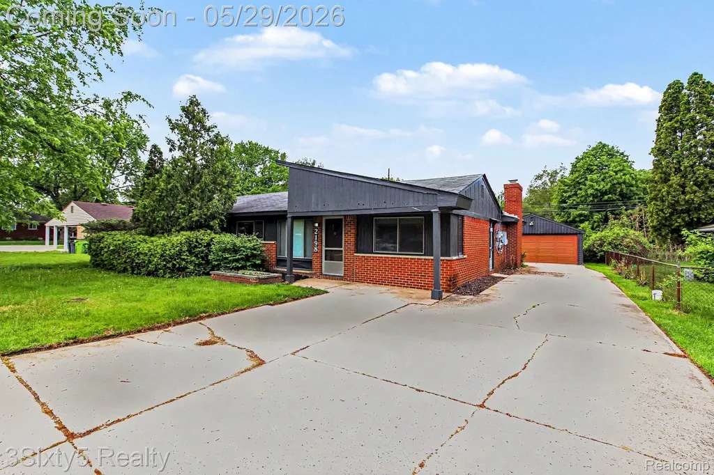 2198 Saint Joseph Street West Bloomfield Charter Township MI 48324