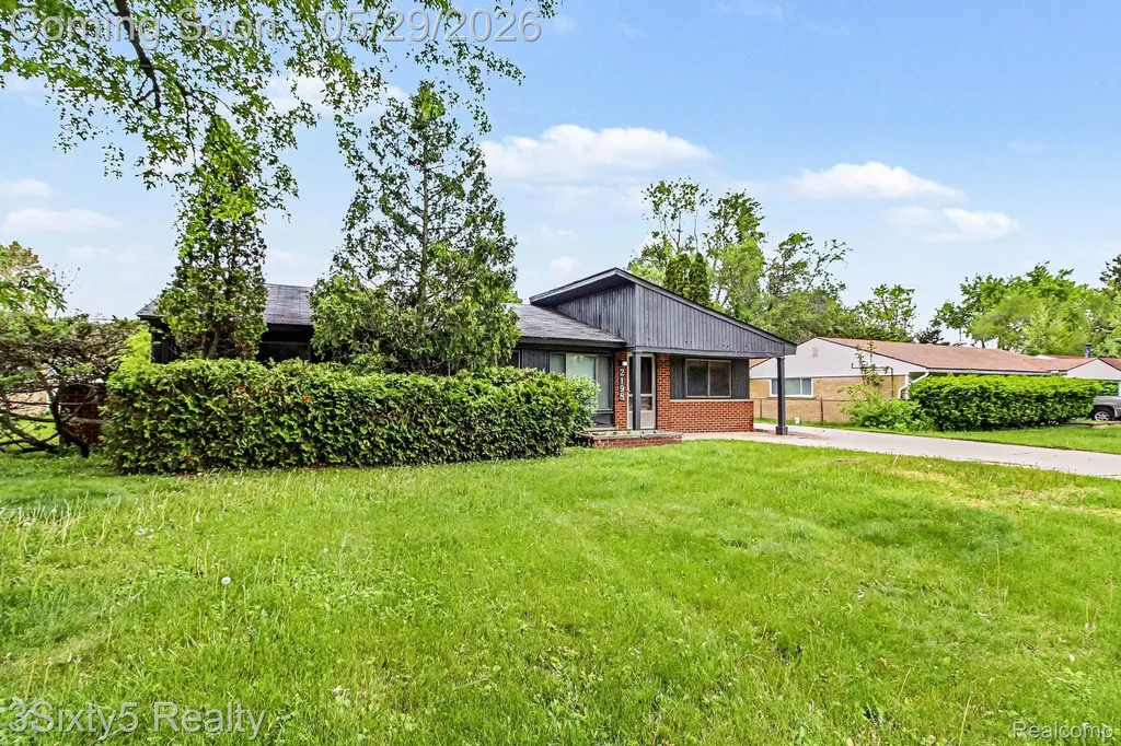 2198 Saint Joseph Street West Bloomfield Charter Township MI 48324