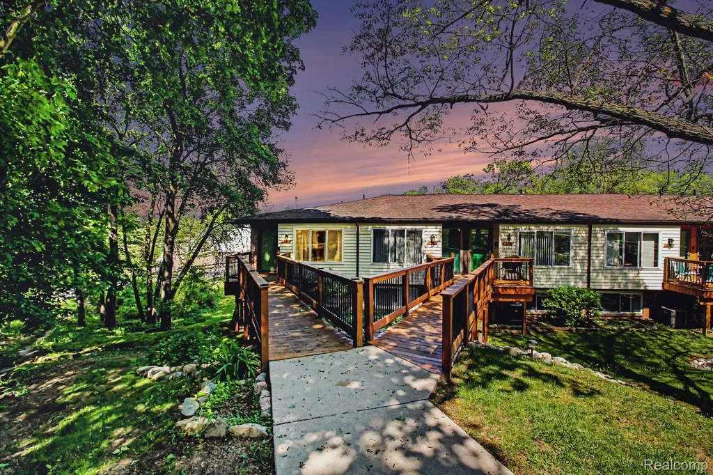 851 Union Street Milford Village MI 48381
