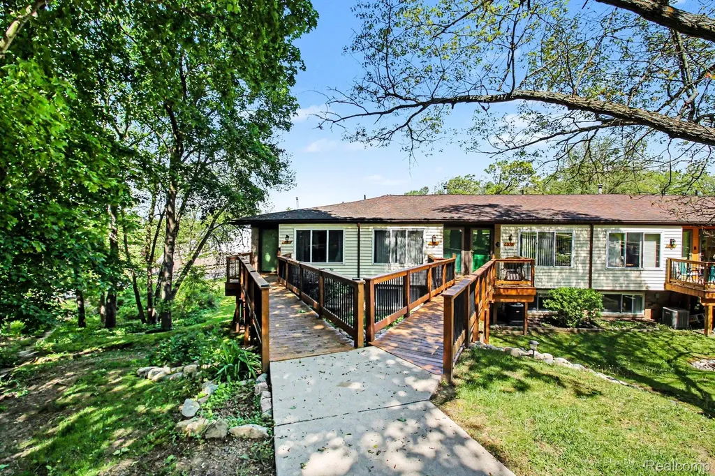 851 Union Street Milford Village MI 48381