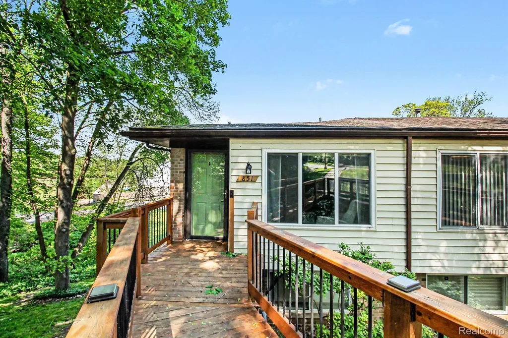 851 Union Street Milford Village MI 48381