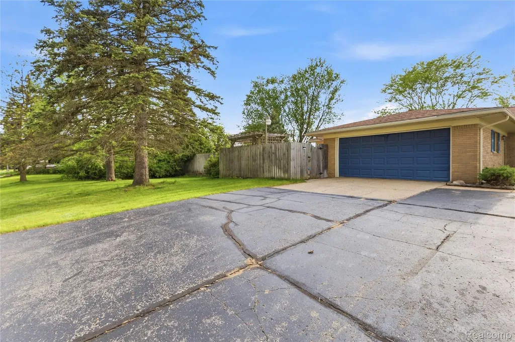 3129 Beacham Drive Waterford Charter Township MI 48329