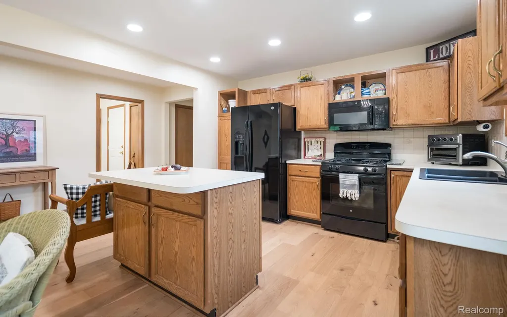 6821 Carriage Creek Drive Washington Township MI 48094