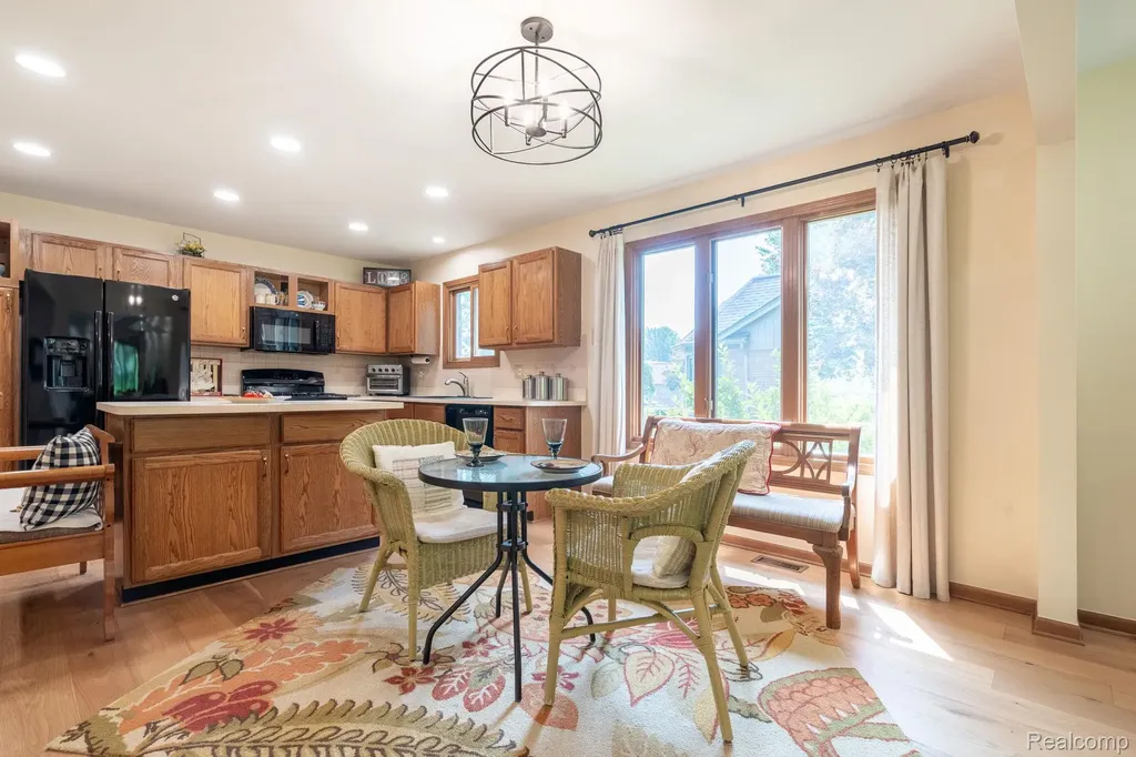 6821 Carriage Creek Drive Washington Township MI 48094