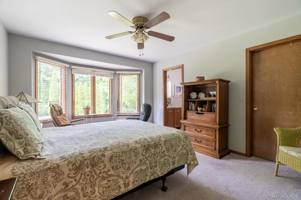 6821 Carriage Creek Drive Washington Township MI 48094