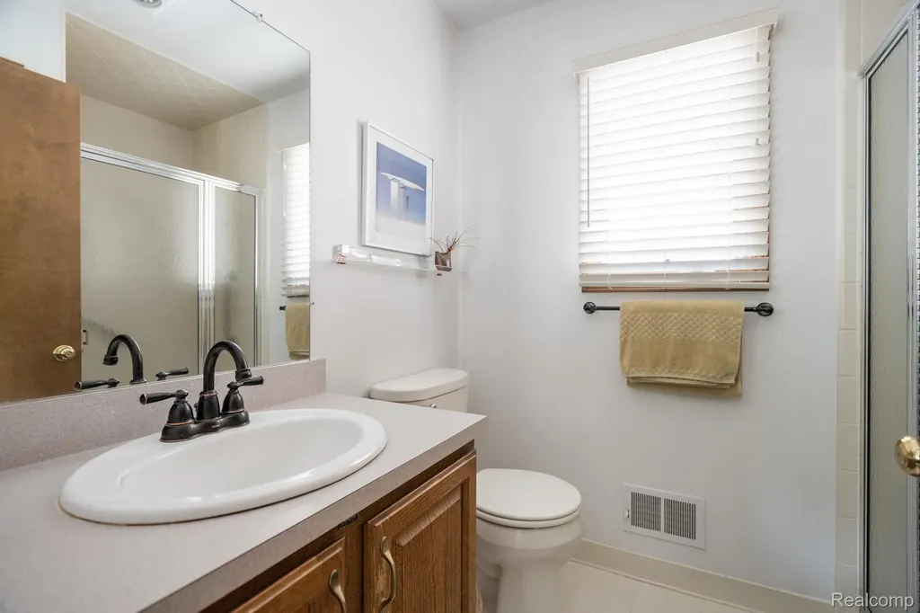 6821 Carriage Creek Drive Washington Township MI 48094