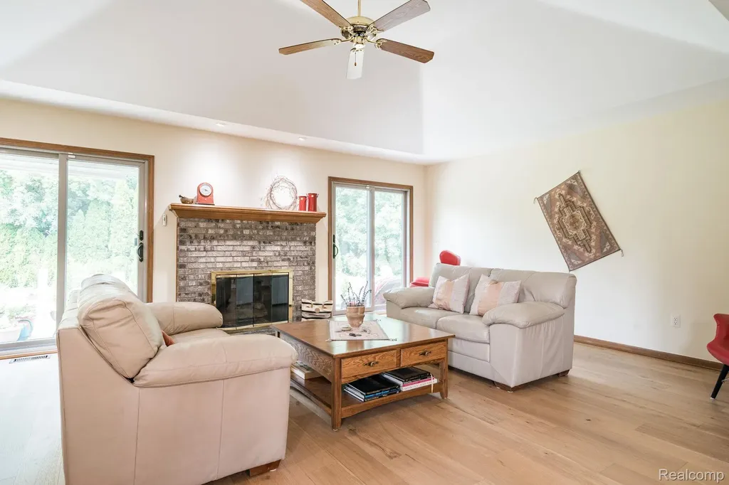 6821 Carriage Creek Drive Washington Township MI 48094
