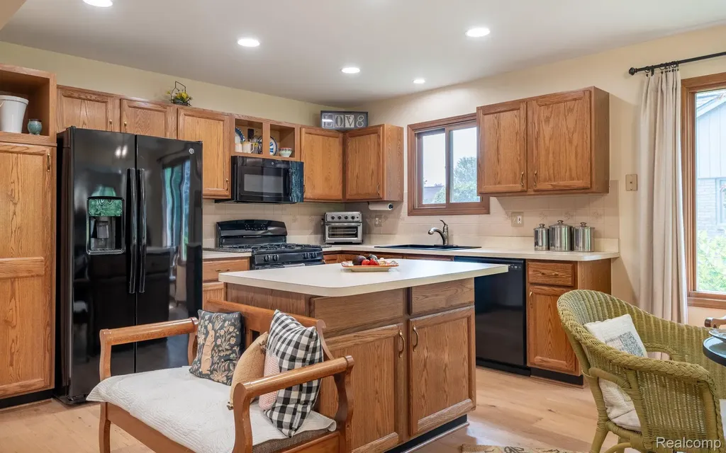 6821 Carriage Creek Drive Washington Township MI 48094