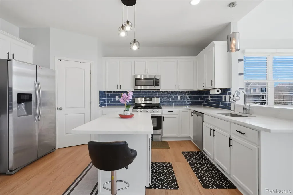 59625 Twin Pines Drive Lyon Charter Township MI 48165