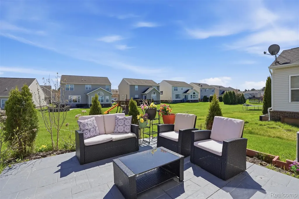 59625 Twin Pines Drive Lyon Charter Township MI 48165