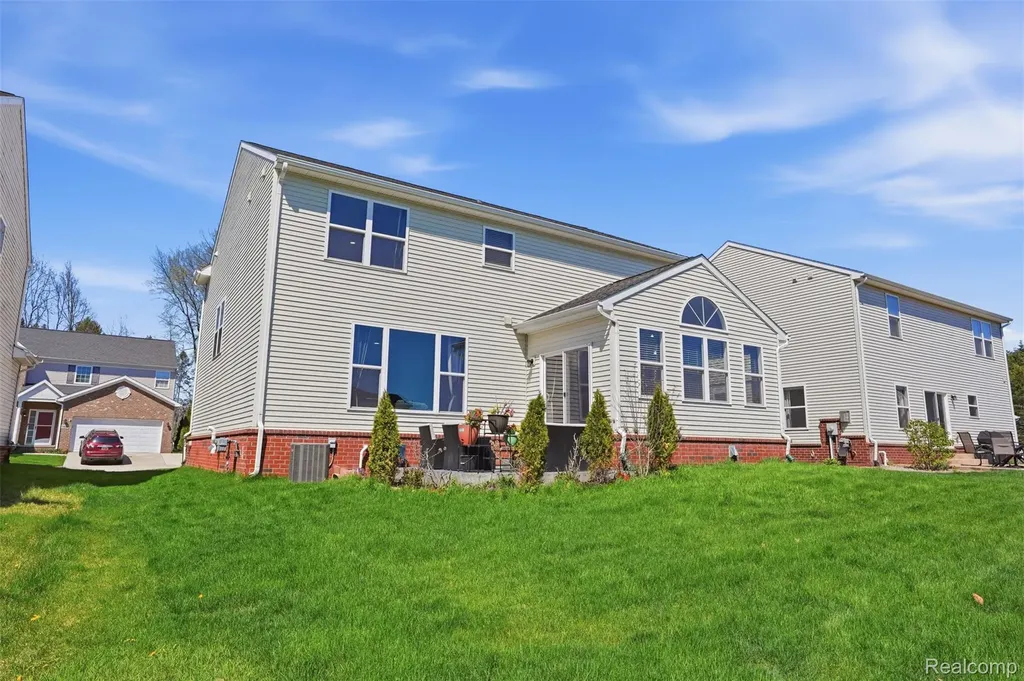 59625 Twin Pines Drive Lyon Charter Township MI 48165