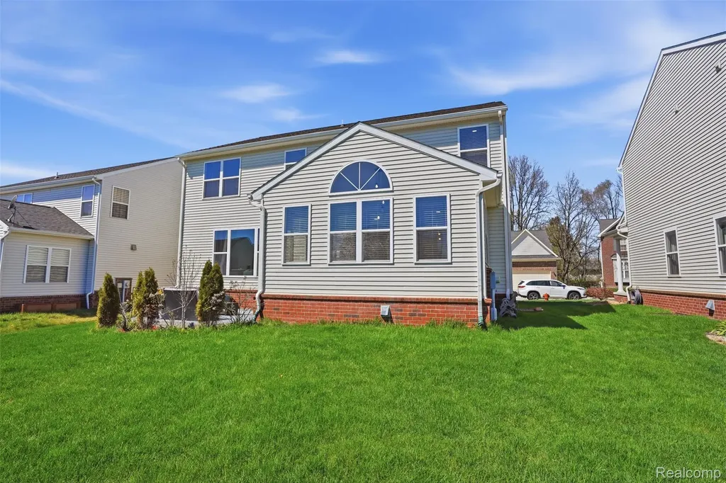 59625 Twin Pines Drive Lyon Charter Township MI 48165